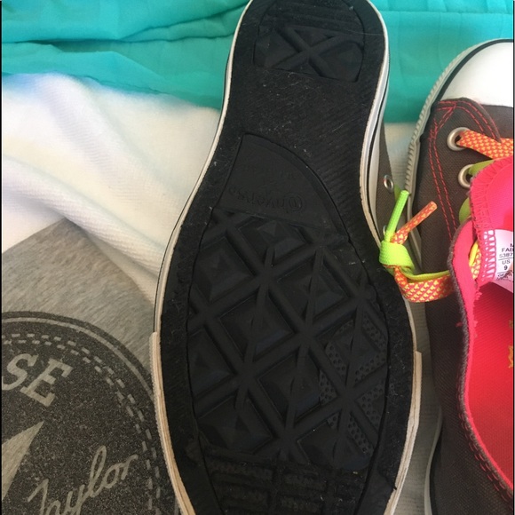 WOMENS CONVERSE SIZE 9 - Picture 6 of 6